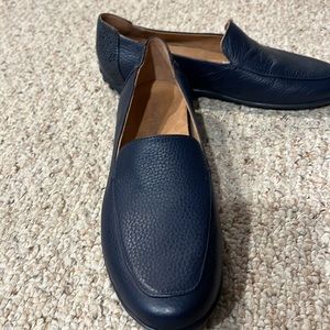 NEVER WORN-   Size 8.5  slip on Navy  leather Vionic loafers with rubber soles
